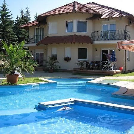 Happy Sun Medences Apartman Шиофок Экстерьер фото