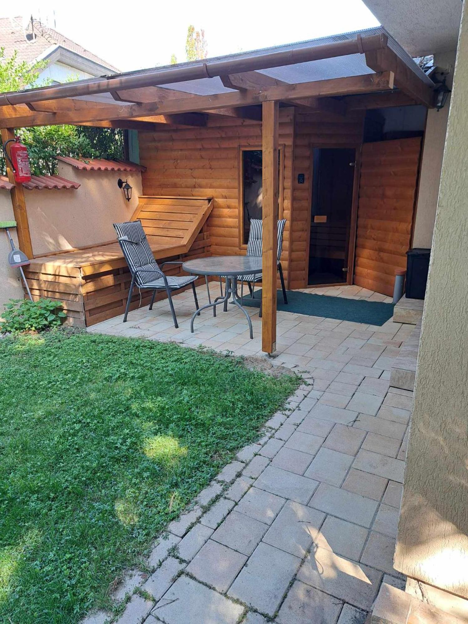 Happy Sun Medences Apartman Шиофок Экстерьер фото