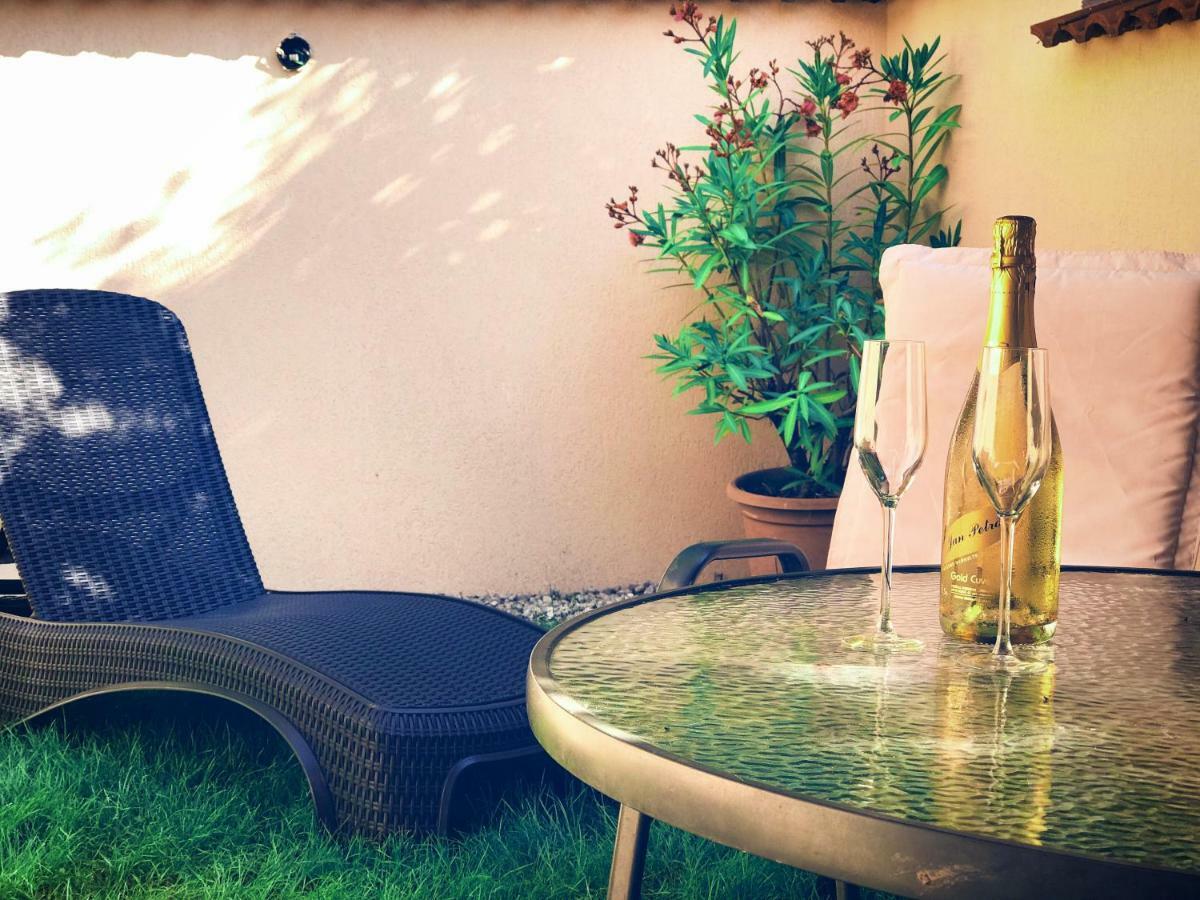 Happy Sun Medences Apartman Шиофок Экстерьер фото